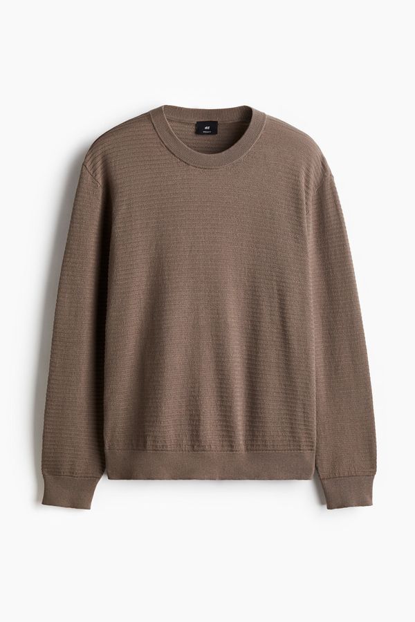 Sweater en punto con textura Regular Fit