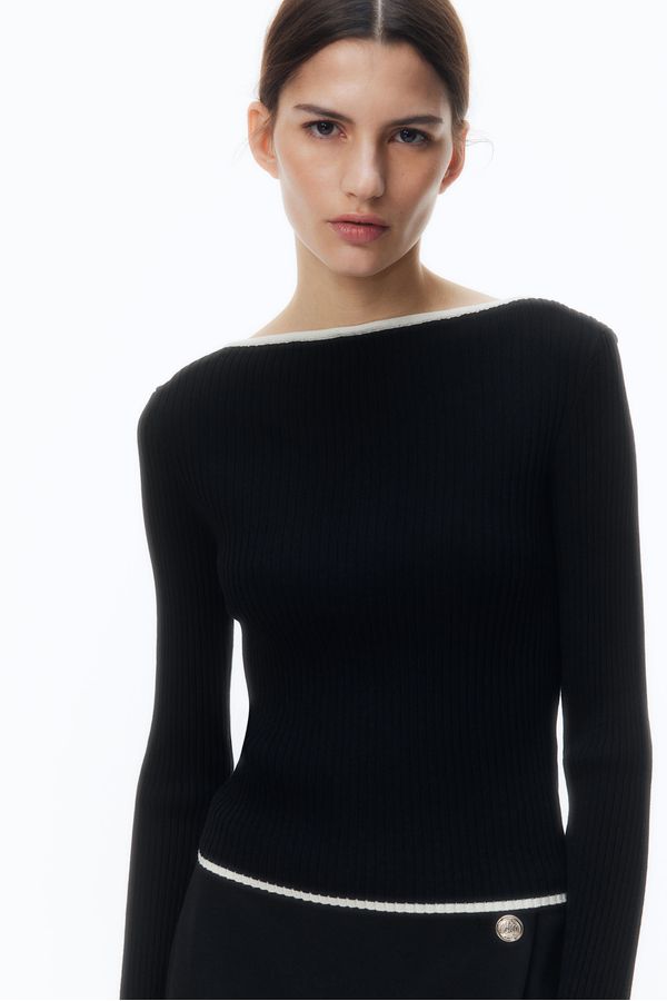 Top en punto acanalado con cuello bote