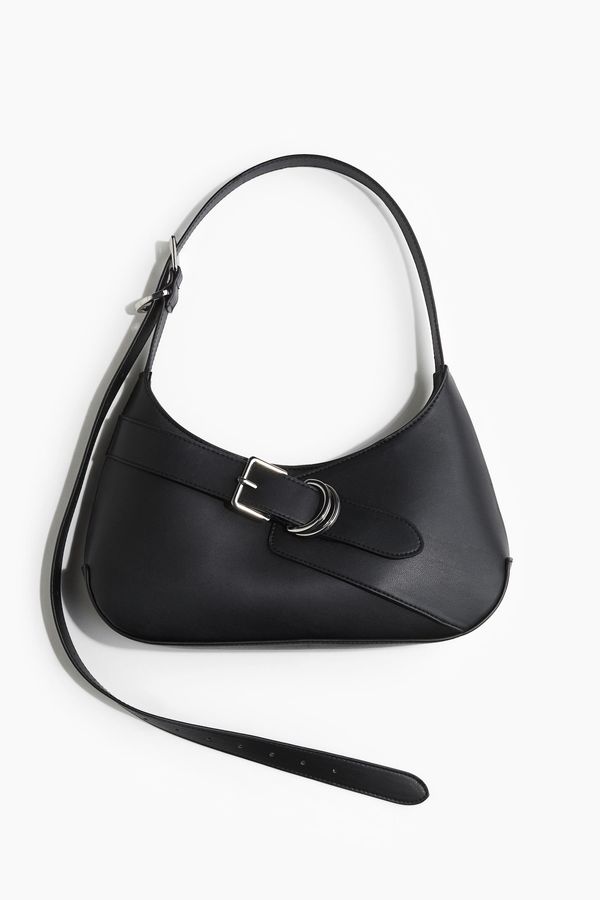 Cartera de hombro con traba decorativa