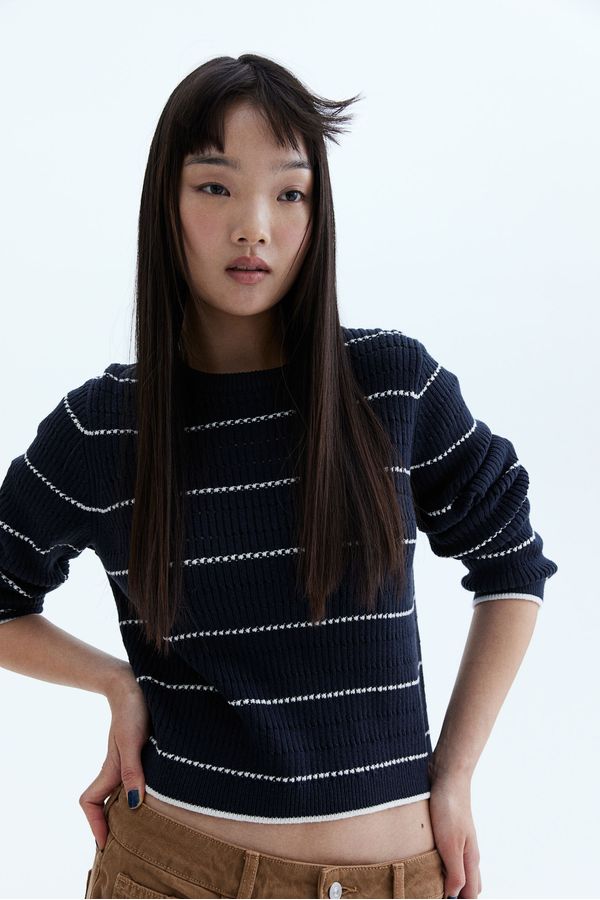 Sweater con diseño calado