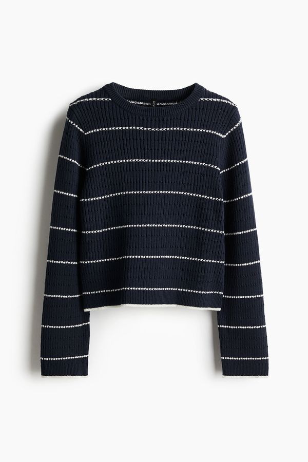 Sweater con diseño calado