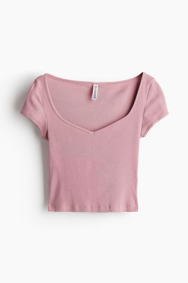 Polera acanalada con escote corazón