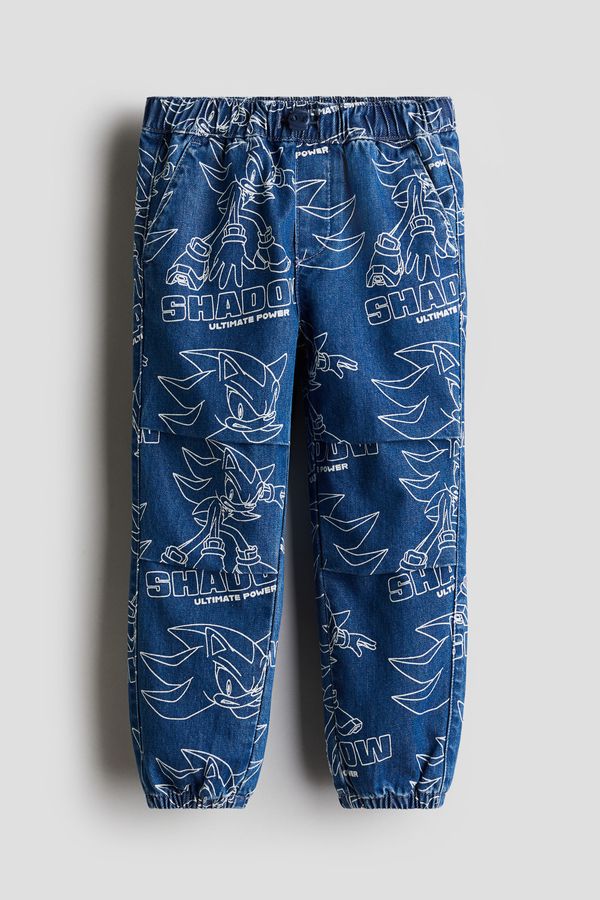 Joggers denim con diseño estampado