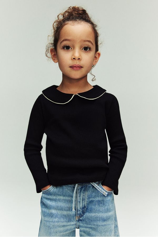 Polera de punto con cuello