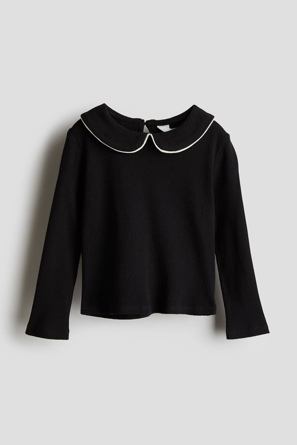 Polera de punto con cuello