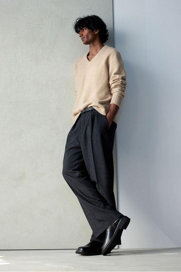 Sweater con cuello en V Regular Fit