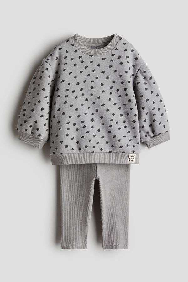 Conjunto de polerón y leggings
