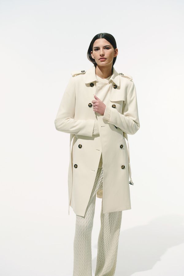 Trenchcoat de doble botonadura