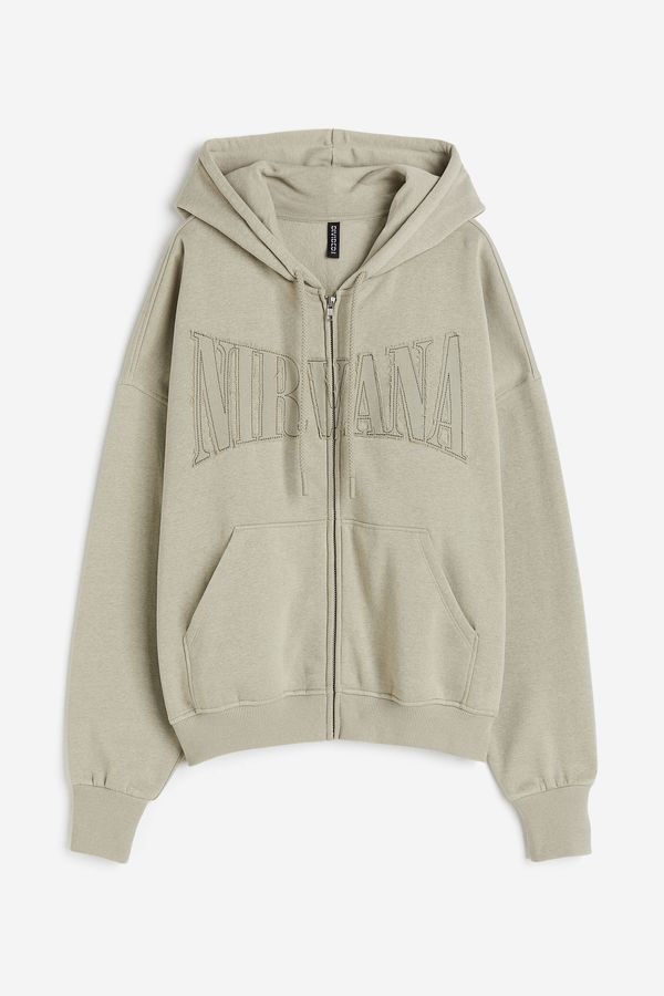 Polerón hoodie con cierre y motivo estampado