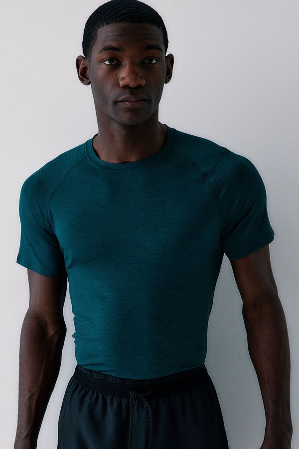 Polera deportiva con DryMove™ Muscle Fit