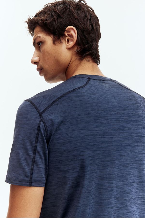 Polera deportiva con DryMove™ Muscle Fit