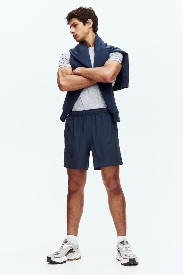 Shorts deportivo a media pierna con DryMove™