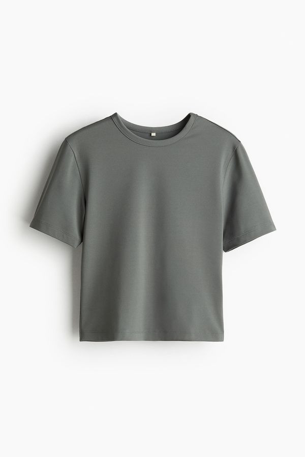 Polera deportiva cropped con DryMove™