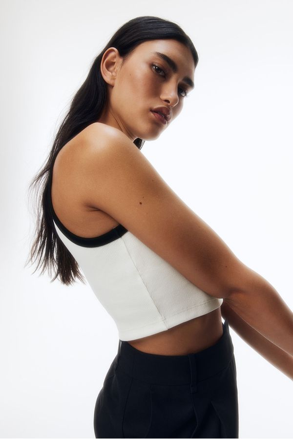 Top cropped en punto acanalado