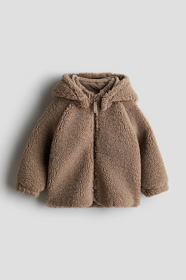 Chaqueta de peluche con capucha