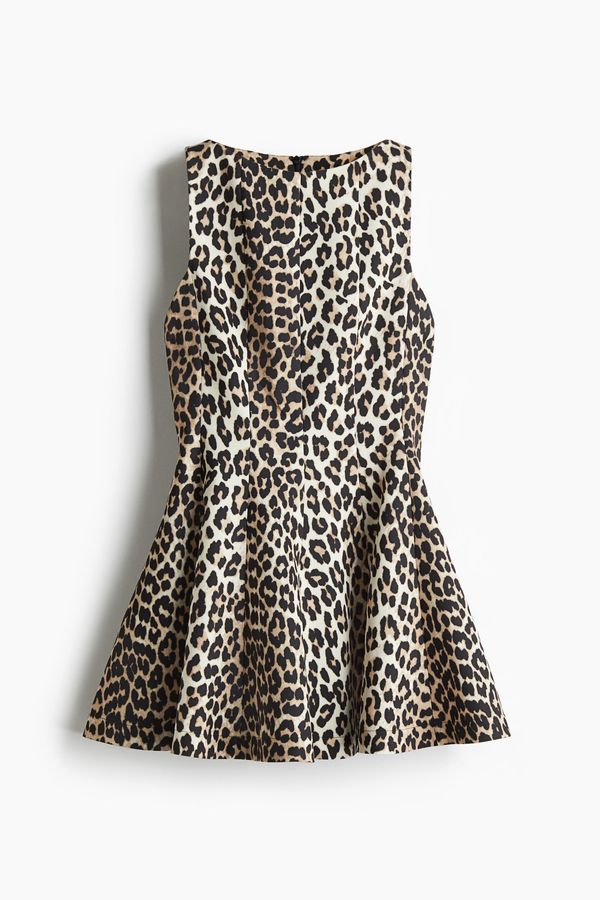 Vestido con falda acampanada
