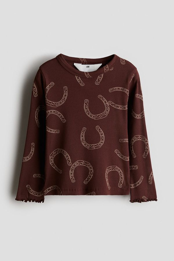 Polera de algodón con detalles sobrehilados