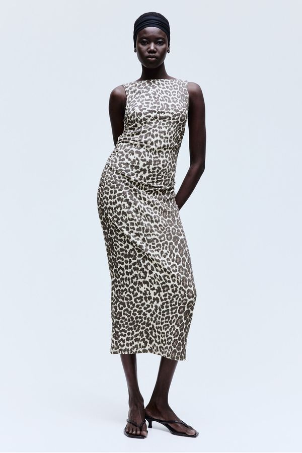 Vestido bodycon con cuello bote