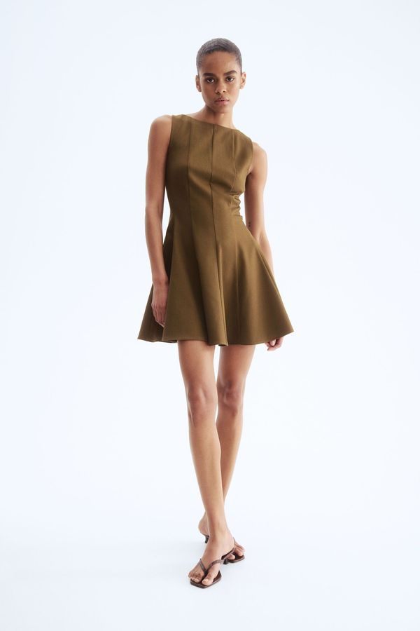 Vestido con falda acampanada