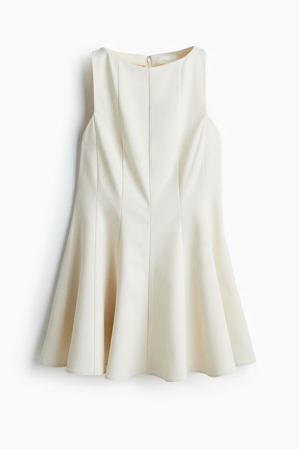 Vestido con falda acampanada