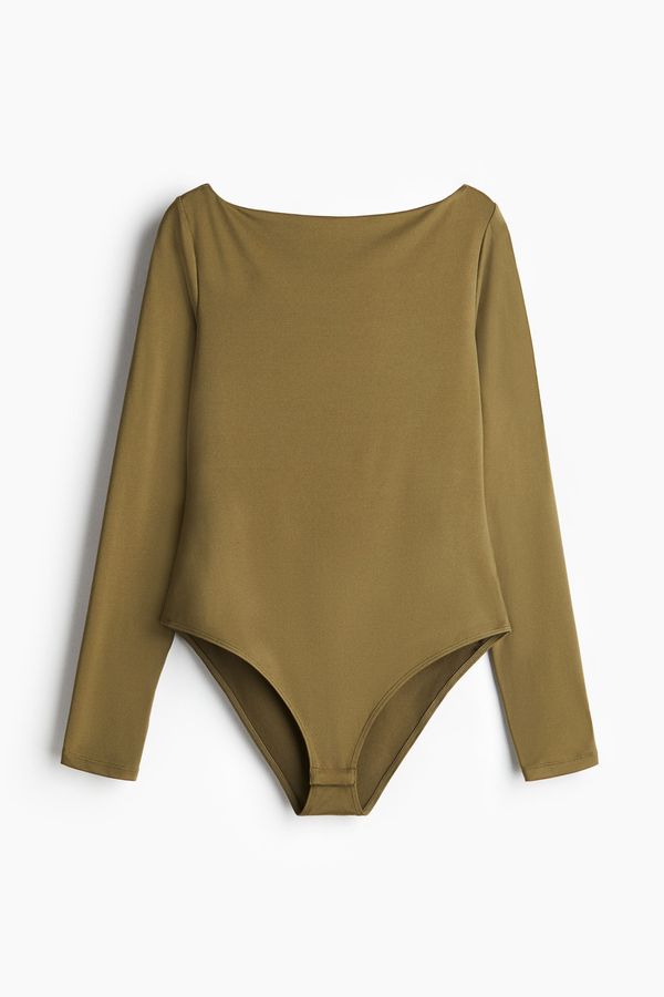 Body con cuello bote