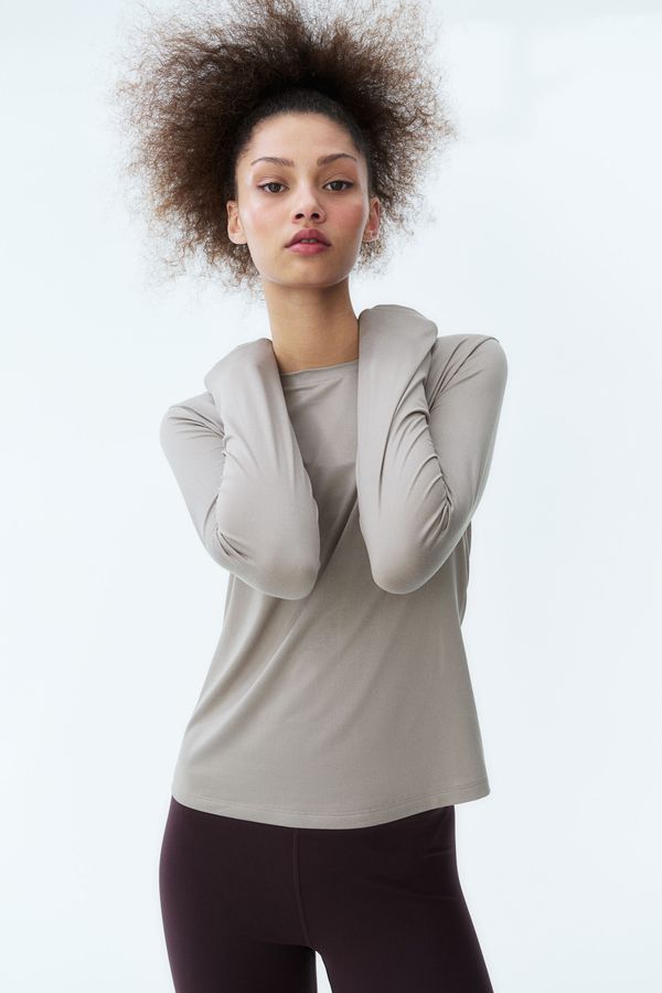 Polera deportiva de manga larga con DryMove™