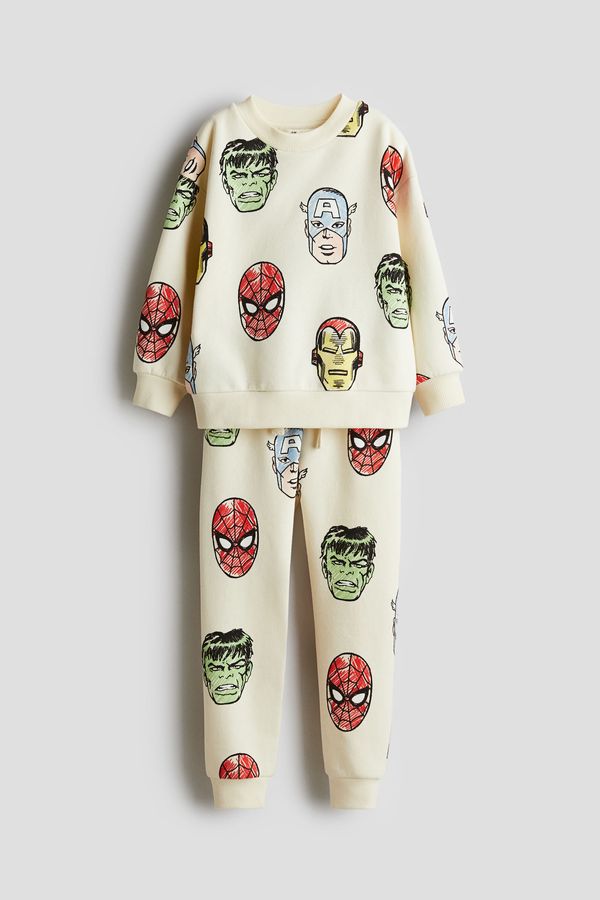 Conjunto estampado de 2 piezas en tela de buzo