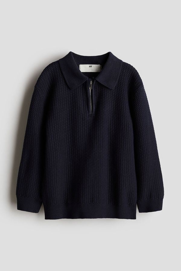 Sweater tipo polo con medio cierre