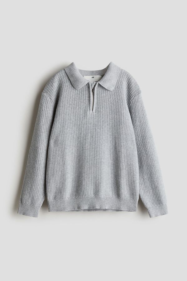 Sweater tipo polo con medio cierre