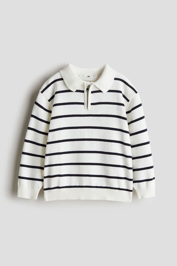 Sweater tipo polo con medio cierre