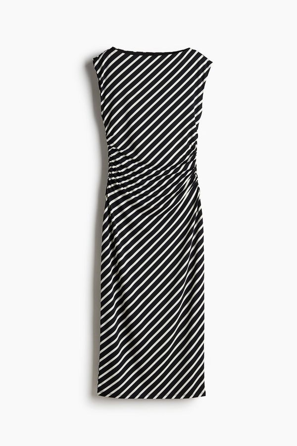 Vestido con mangas japonesas