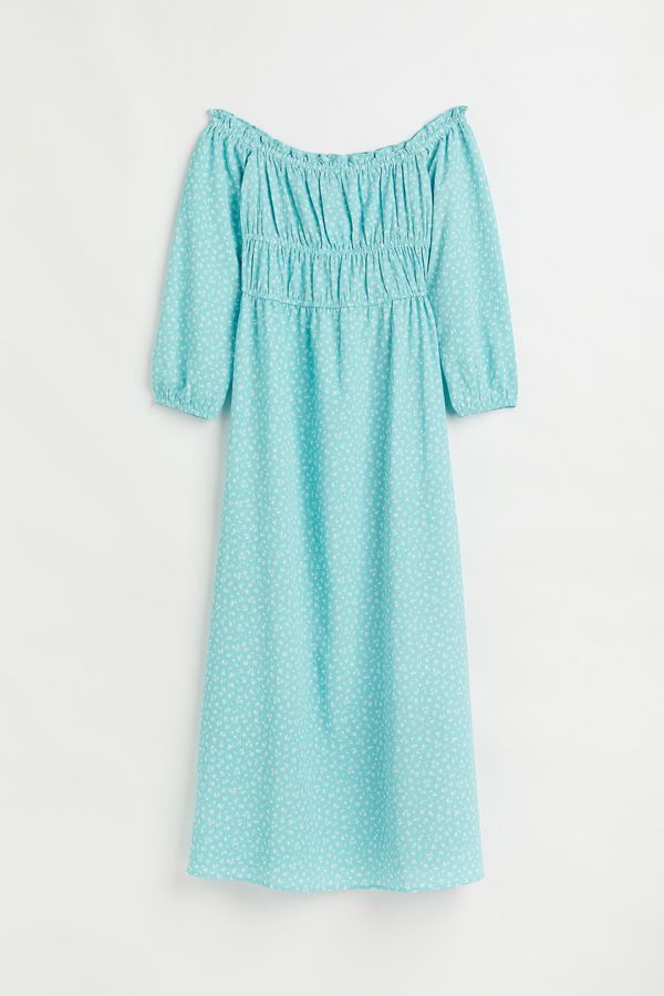 Vestido crepé con hombros al descubierto