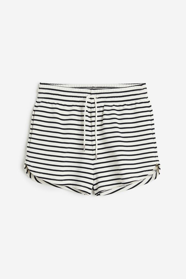 Shorts en tela de buzo