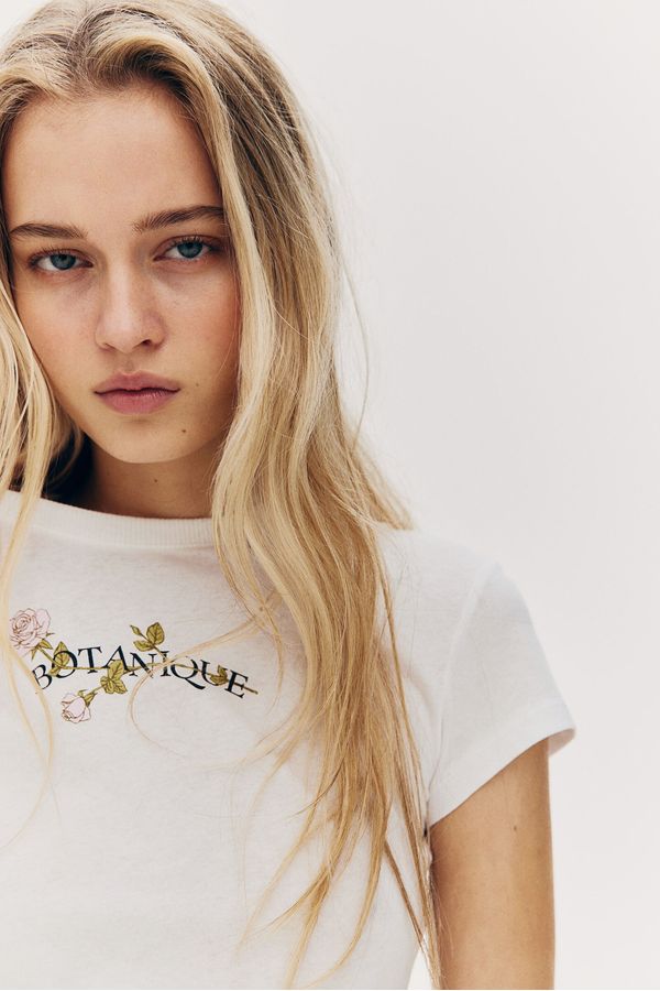 Polera cropped estampada