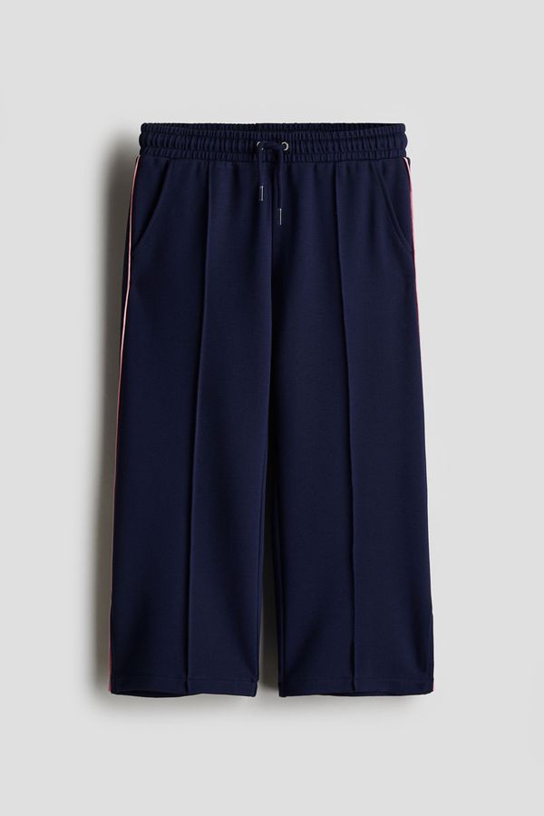Pantalón amplio con raya