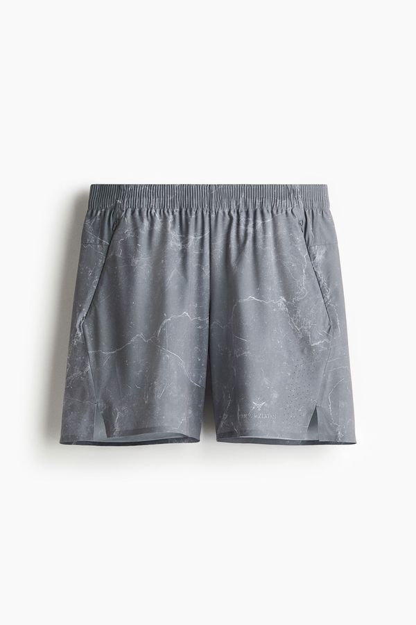 Shorts deportivo a media pierna con DryMove™